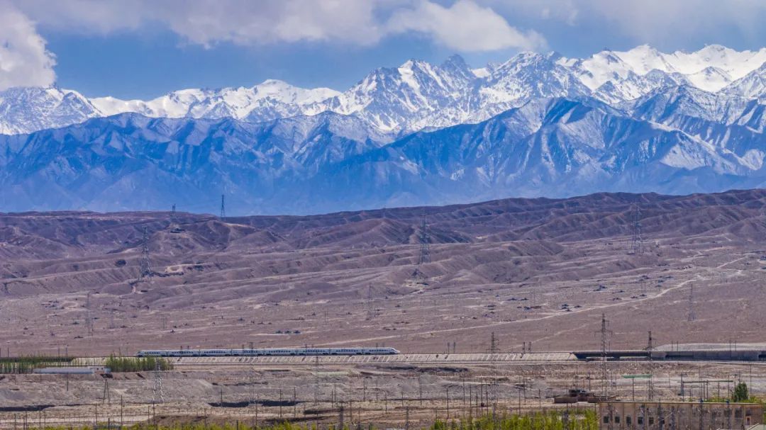 别只刷手机！坐动车经过这里时，窗外有惊喜