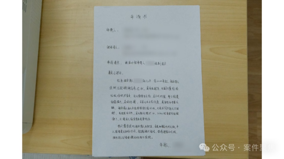 七旬老人堆成垃圾山，曾用三天清走八车垃圾！不久又堆满，邻居无奈将其告上法庭