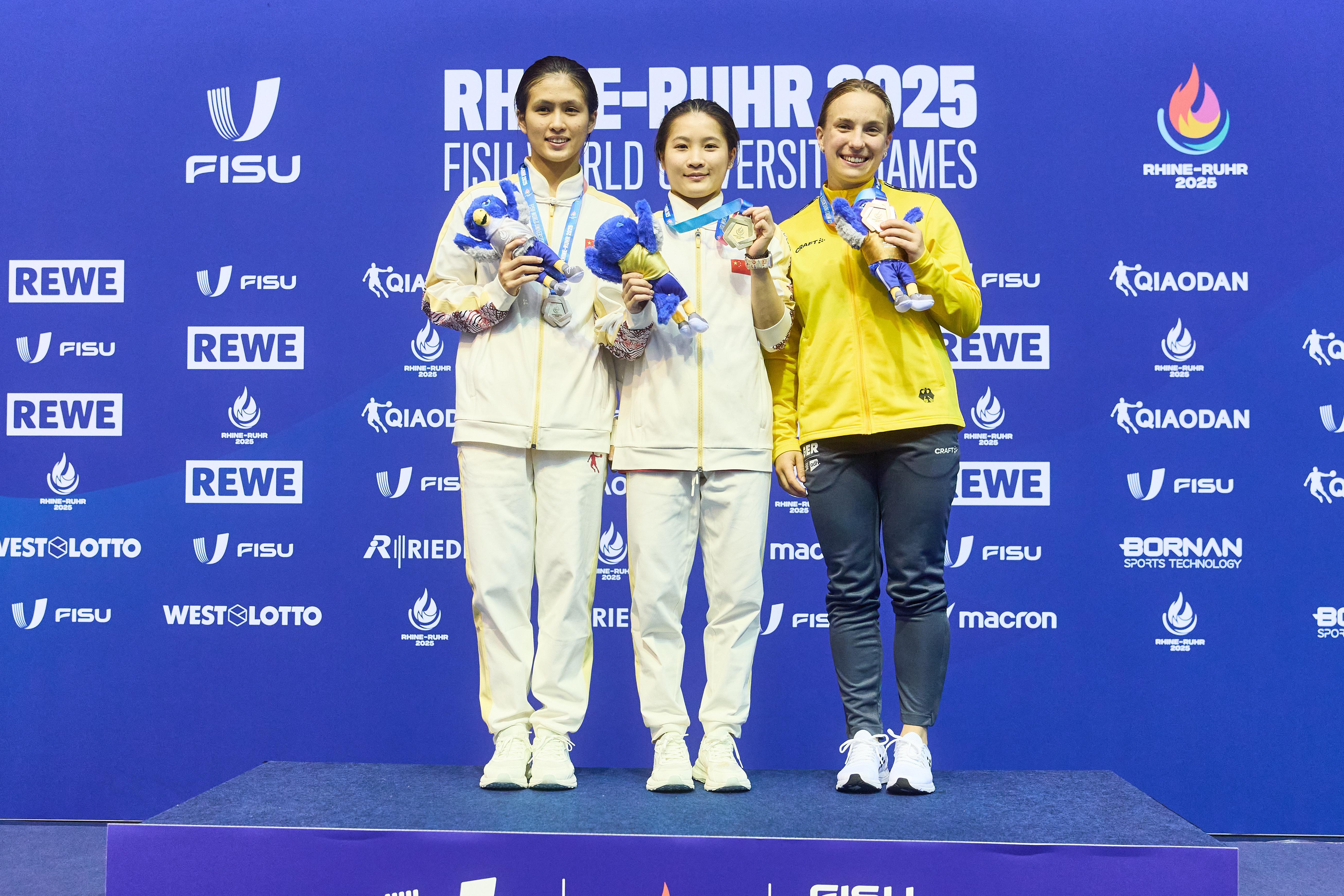 莱茵-鲁尔大运会中国队包揽跳水女子个人3米板金银牌