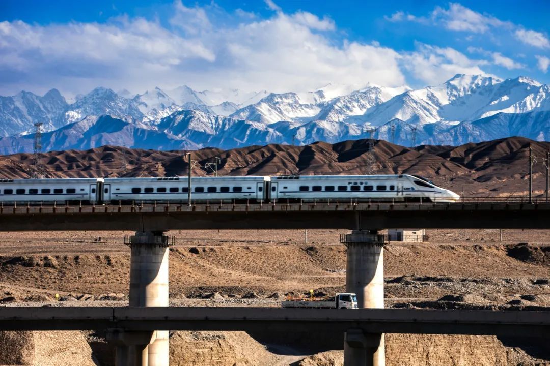 别只刷手机！坐动车经过这里时，窗外有惊喜