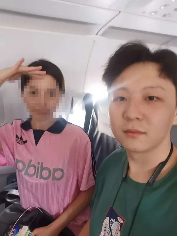 武汉起飞，一女孩在航班上呼吸困难.....