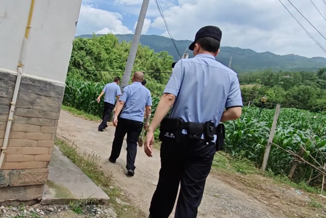 钥匙没拔,浙江一老板保险柜被偷!警方从深山里挖出30万现金…… 钥匙没拔,浙江一老板保险柜被偷!警方从深山里挖出30万现金……