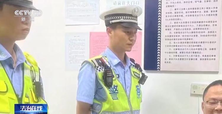 600米不放手!交警遭醉驾冲卡司机顶行后不幸牺牲 600米不放手!交警遭醉驾冲卡司机顶行后不幸牺牲