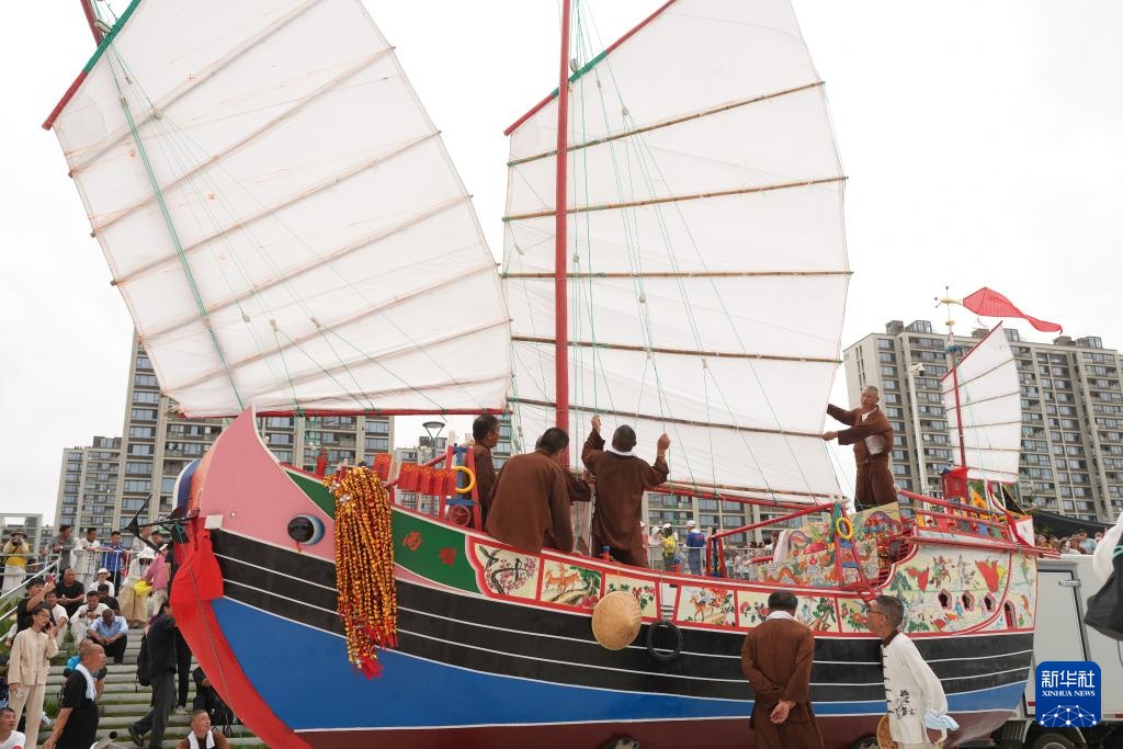 浙江台州:送大暑船 浙江台州:送大暑船