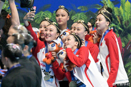 祝贺！中国队夺得花样游泳集体技术自选冠军