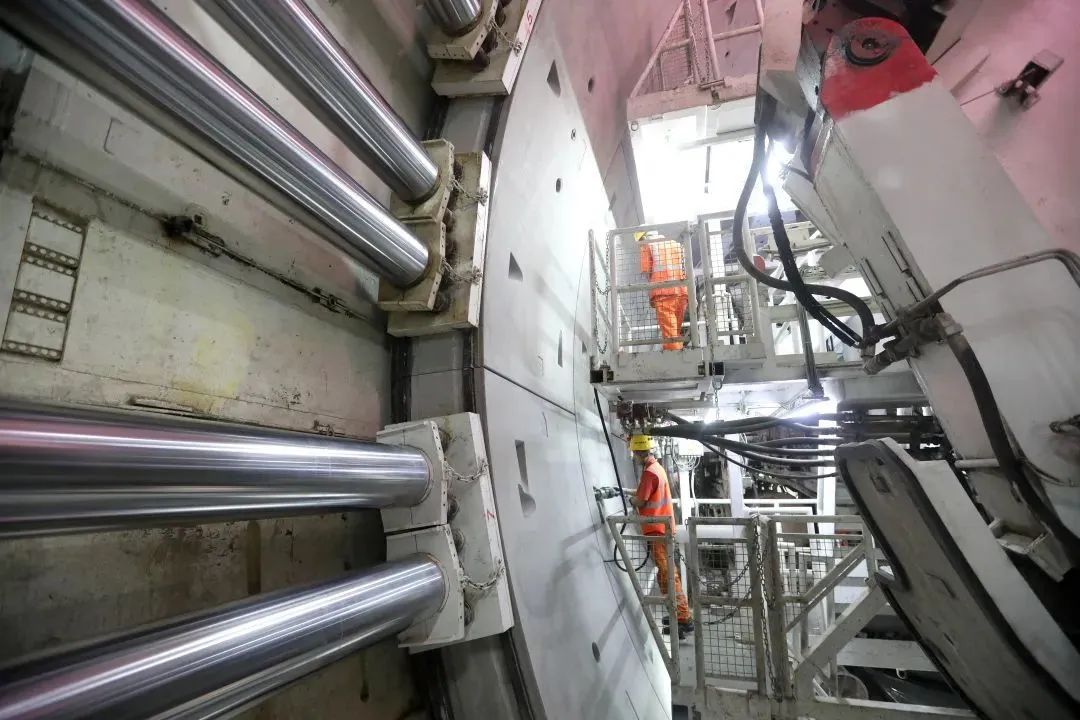 你关心的菜园坝长江铁路隧道建得怎样了？已完成近90%