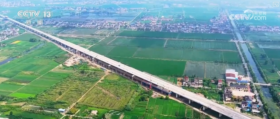 滴汗成水！建设者迎战酷暑“烤”验 保障百姓用电