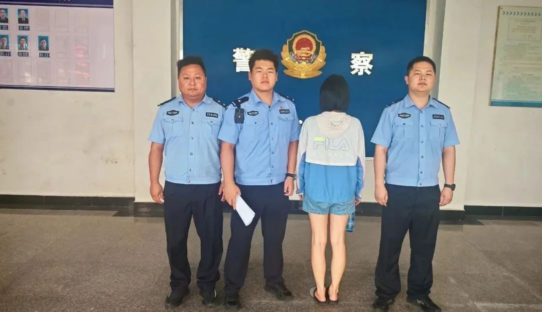 直播狂飙方言辱骂母亲，一女主播被拘！