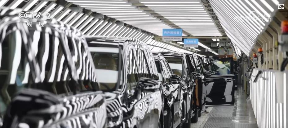 新能源汽车产销量快速增长 续航提升和充电设施完善助力市场繁荣