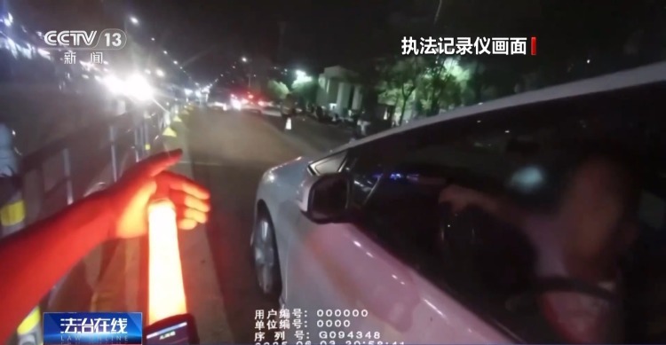 600米不放手!交警遭醉驾冲卡司机顶行后不幸牺牲 600米不放手!交警遭醉驾冲卡司机顶行后不幸牺牲