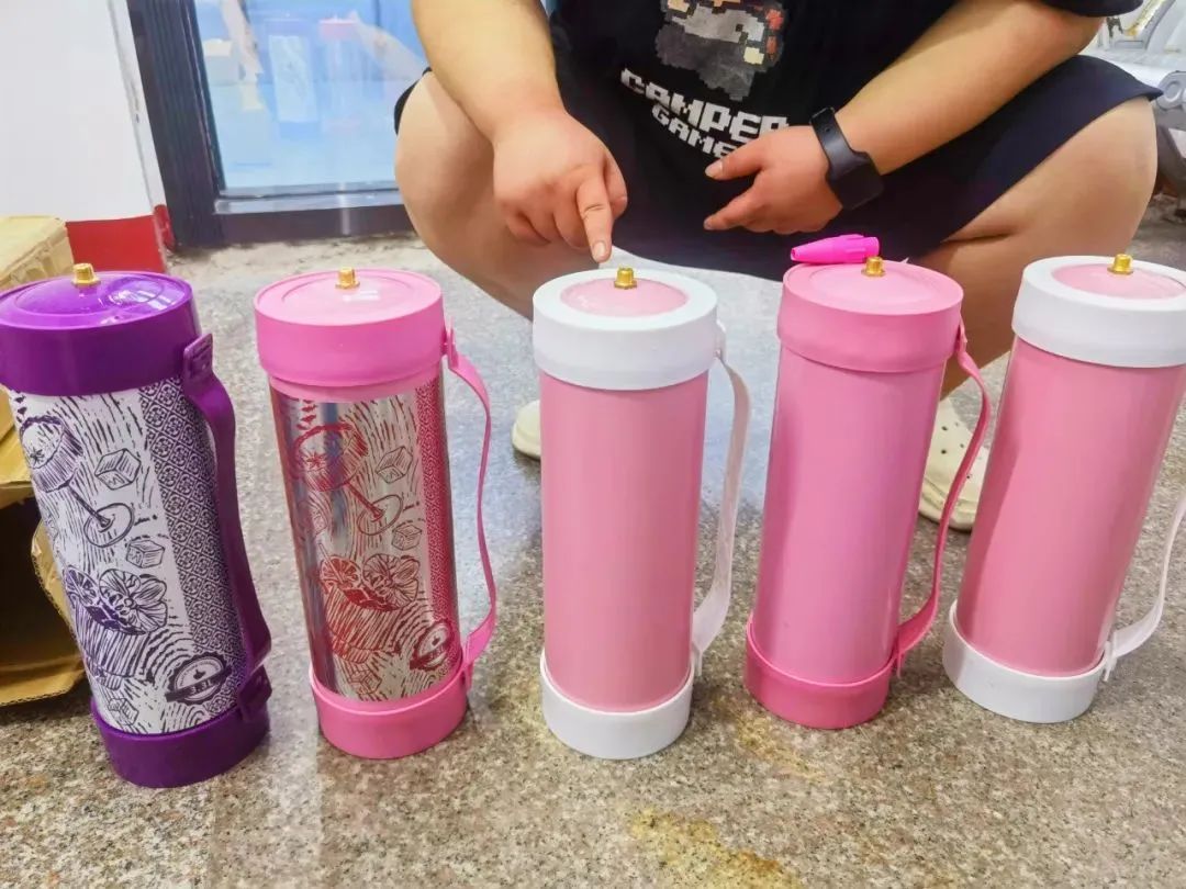 男子退房，留下几个“粉色瓶子”！他们果断报警……