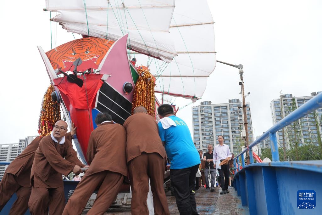 浙江台州:送大暑船 浙江台州:送大暑船