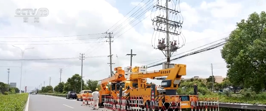 滴汗成水！建设者迎战酷暑“烤”验 保障百姓用电