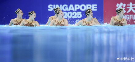 祝贺！中国队夺得花样游泳集体技术自选冠军