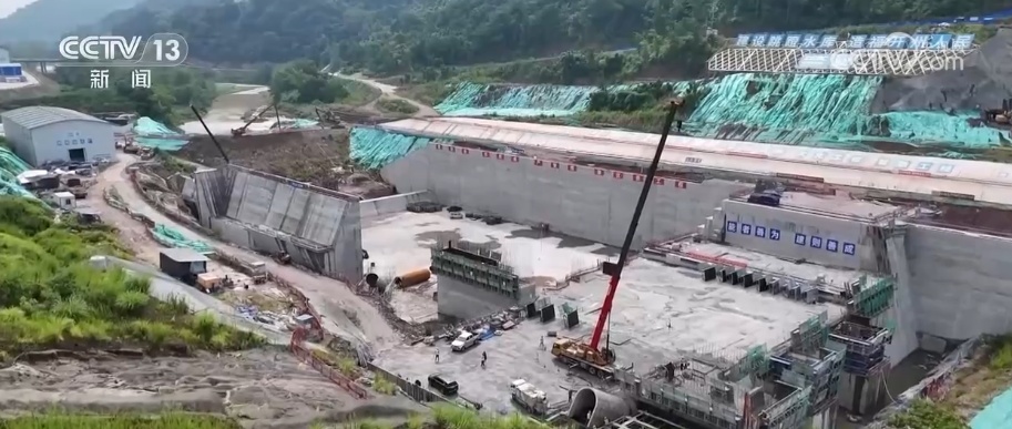 滴汗成水！建设者迎战酷暑“烤”验 保障百姓用电