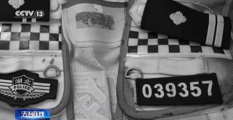 600米不放手!交警遭醉驾冲卡司机顶行后不幸牺牲 600米不放手!交警遭醉驾冲卡司机顶行后不幸牺牲