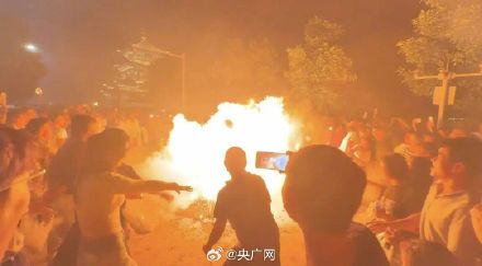大理回应游客过火把节致面部被烧伤
