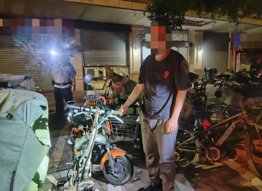偷盗不可为!一男子当场被抓 偷盗不可为!一男子当场被抓