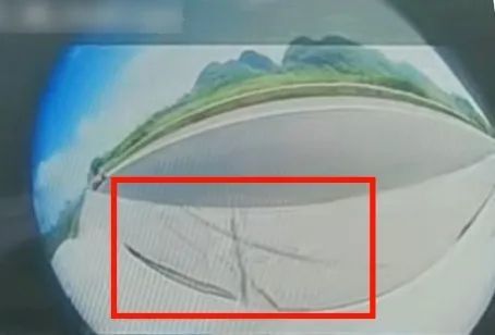 铁皮木条接连“空袭”，行车警惕“飞来横祸”！