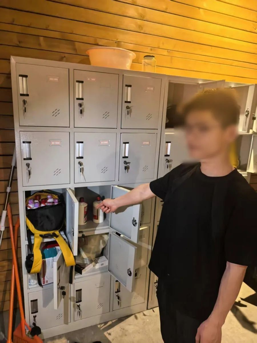 自带茅台被“偷梁换柱”！上海一餐厅两名服务员被细心客人识破后被抓