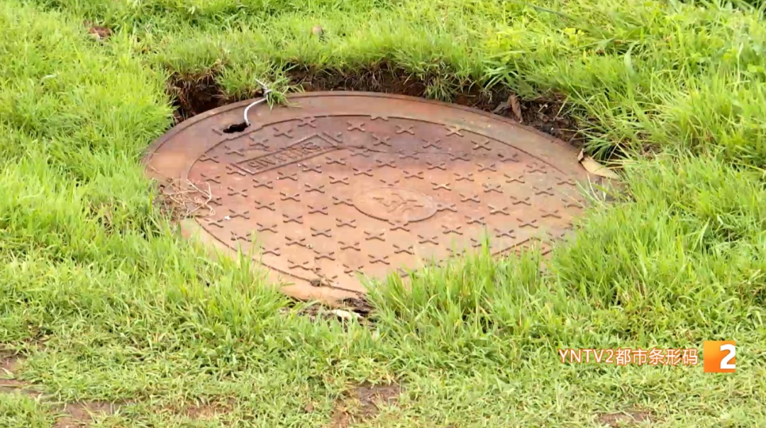 揪心!7岁男孩坠入2米深窨井,坠井原因竟是…... 揪心!7岁男孩坠入2米深窨井,坠井原因竟是…...