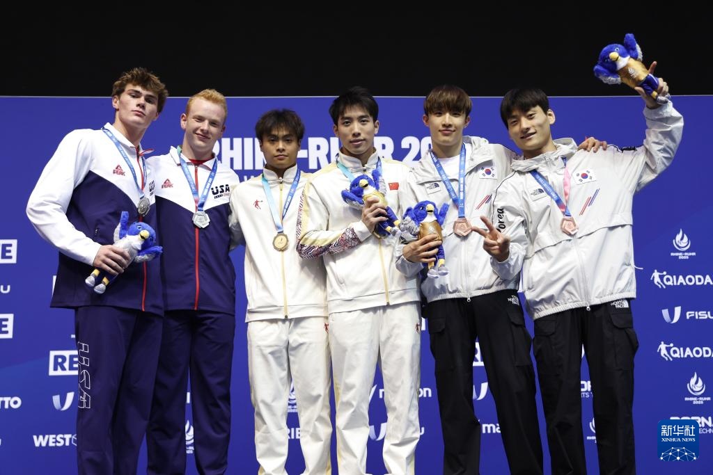 大运会——跳水：张文澳/胡宇康获男子双人三米板冠军