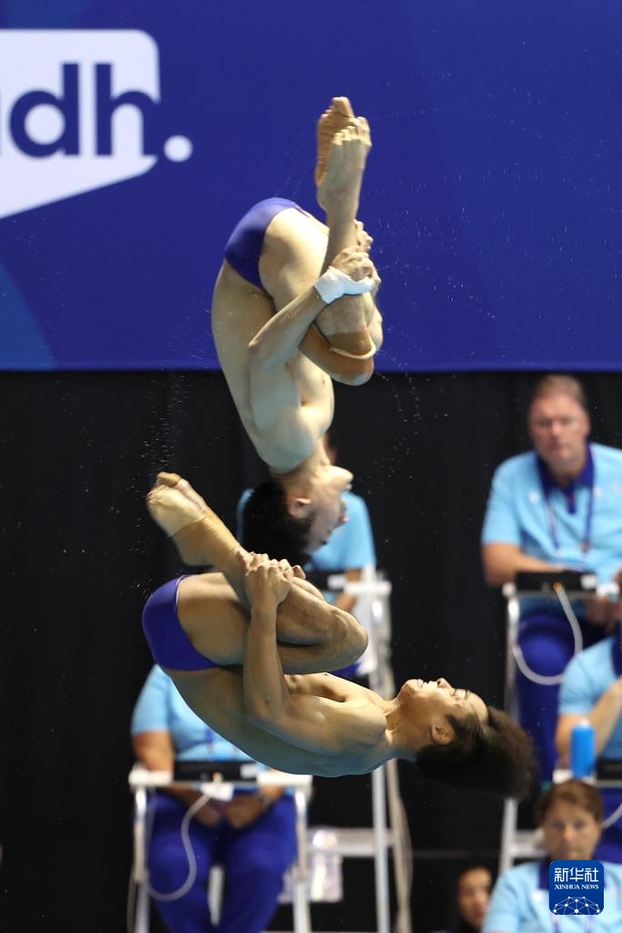 大运会——跳水：张文澳/胡宇康获男子双人三米板冠军