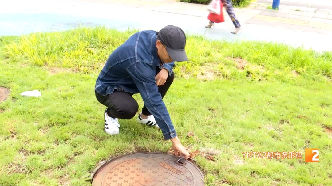 揪心!7岁男孩坠入2米深窨井,坠井原因竟是…... 揪心!7岁男孩坠入2米深窨井,坠井原因竟是…...