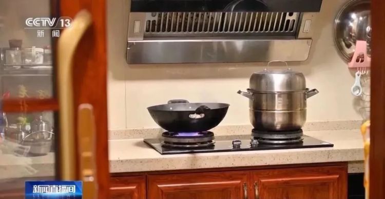 开着空调煮汤，家中四人中毒！