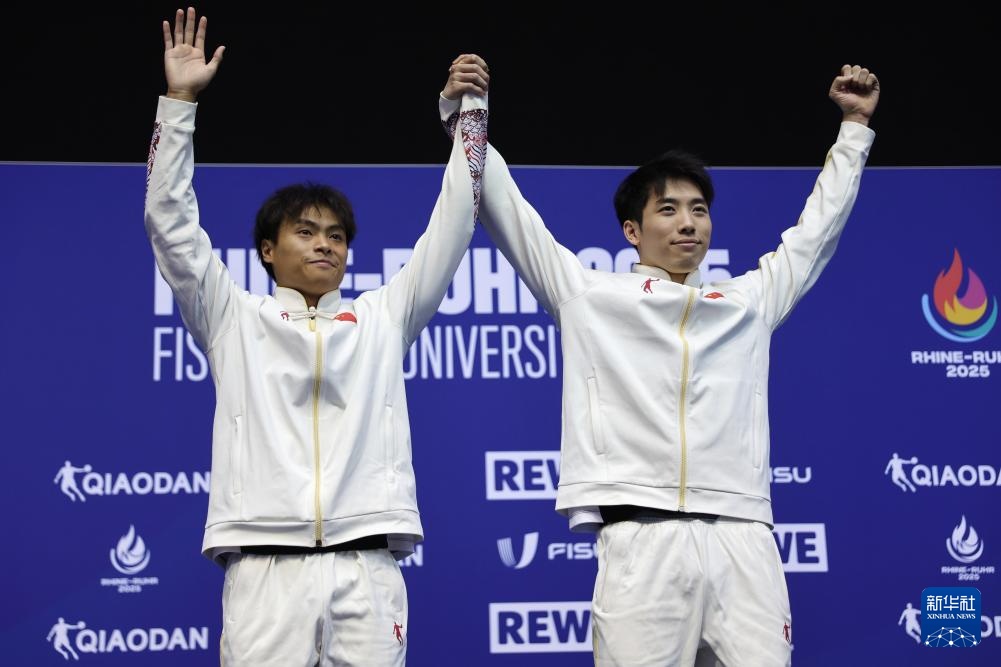 大运会——跳水：张文澳/胡宇康获男子双人三米板冠军