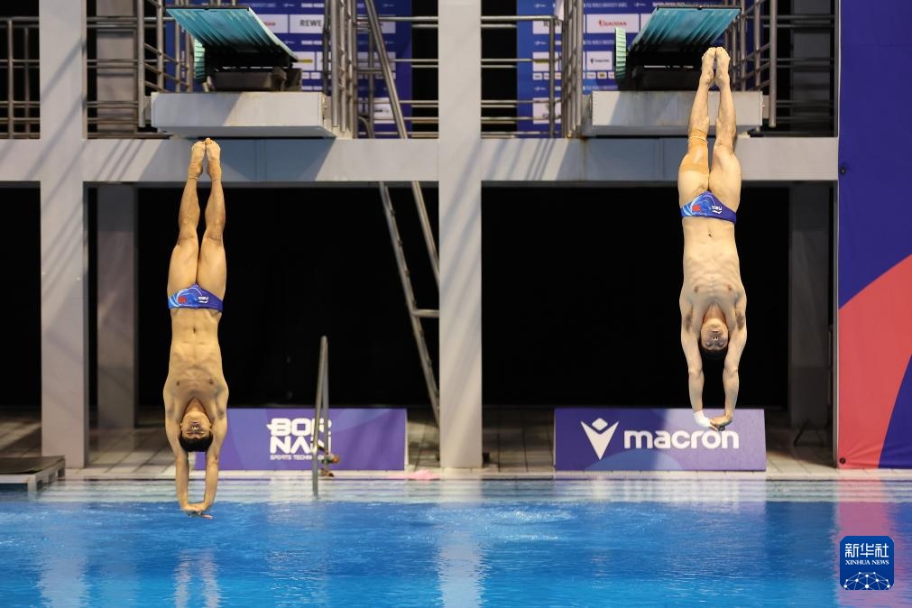 大运会——跳水：张文澳/胡宇康获男子双人三米板冠军