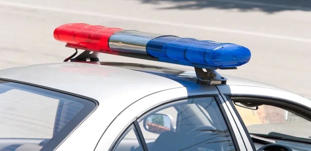 男子辱骂12345话务员48次，警方通报：行拘！