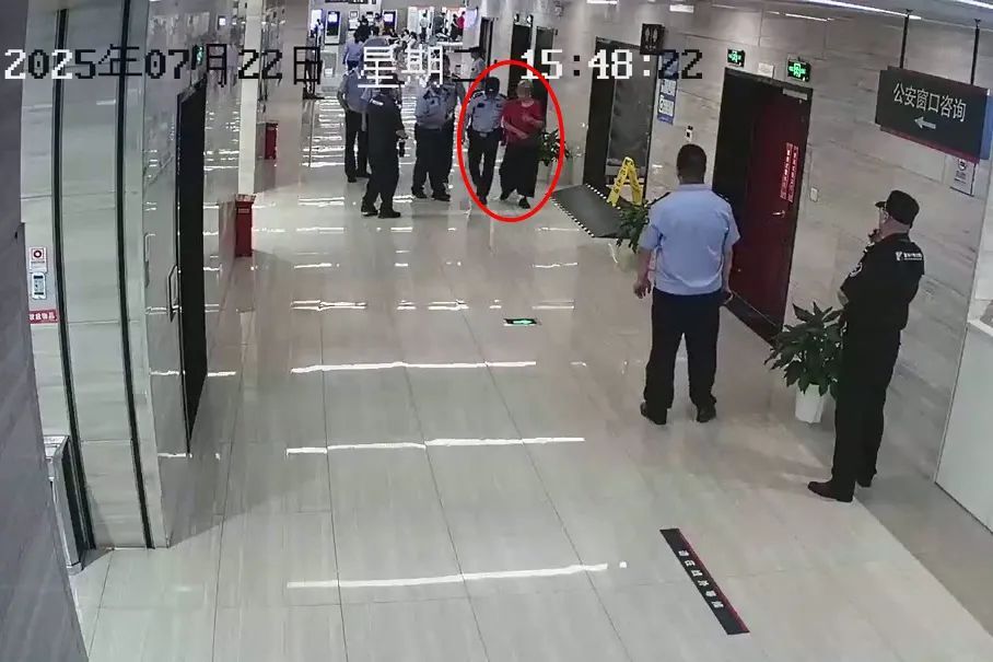 网逃人员办证露马脚 辅警机智周旋擒获 网逃人员办证露马脚 辅警机智周旋擒获