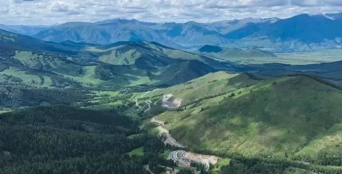 游客吐槽“厕所都被粪便堵满了”,知名景区致歉:已新建9处临时公厕,还有7个在建 游客吐槽“厕所都被粪便堵满了”,知名景区致歉:已新建9处临时公厕,还有7个在建