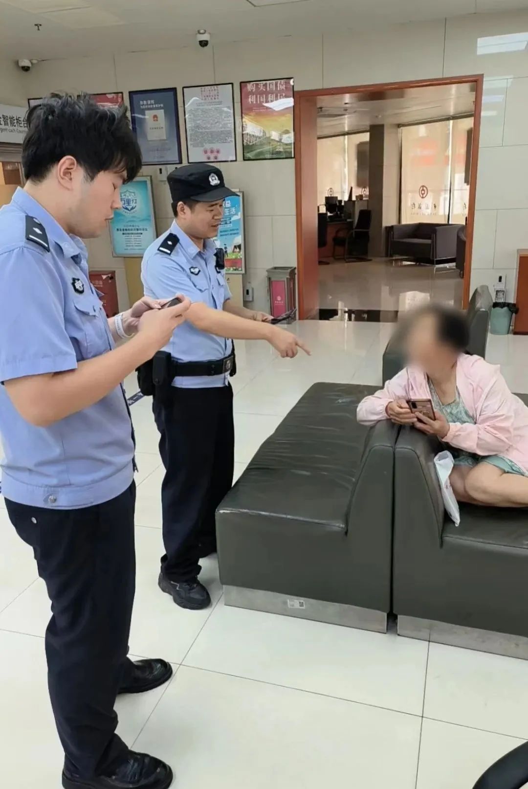 “民警”发来“逮捕令”,她慌了…… “民警”发来“逮捕令”,她慌了……