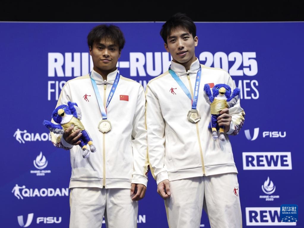 大运会——跳水：张文澳/胡宇康获男子双人三米板冠军