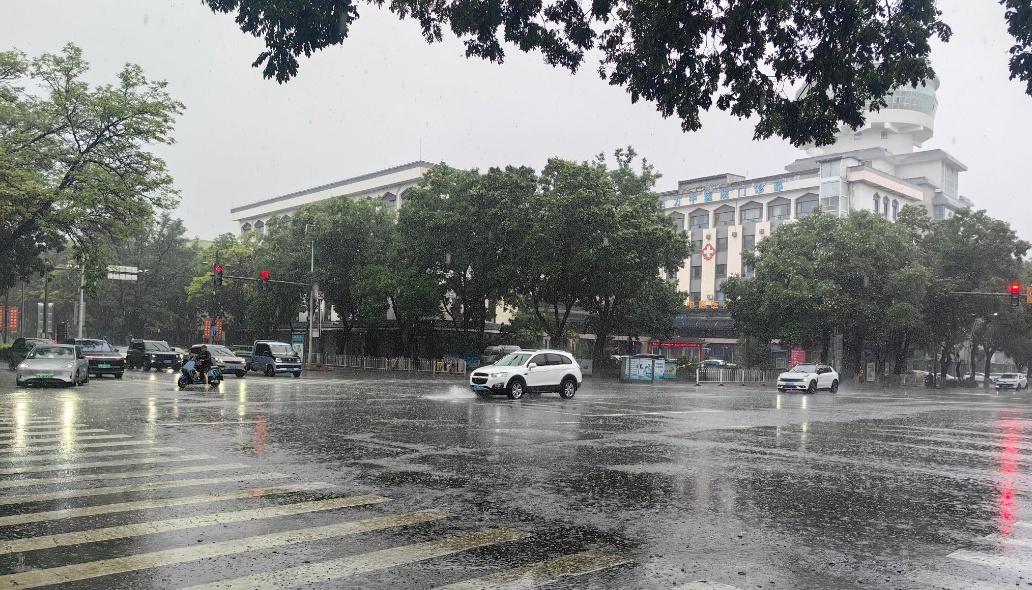 银川市防汛四级应急响应提升至三级，多部门联合应对降雨！