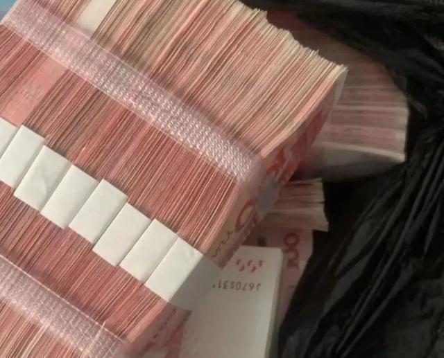 反诈民警被当成了骗子？20万现金差点没拦住