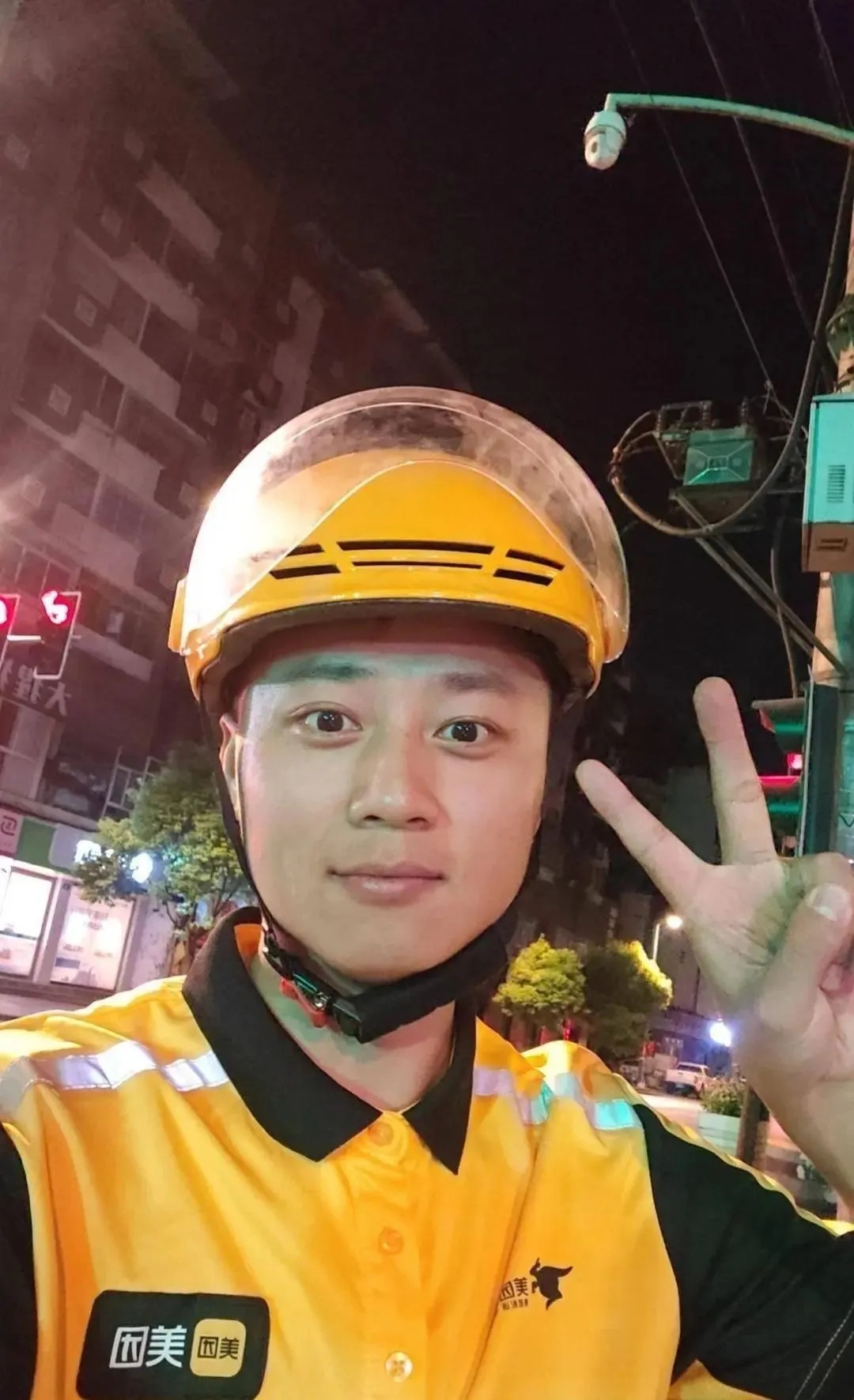 公职人员下班送外卖，本人回应：报备后经单位同意，没觉得掉面子