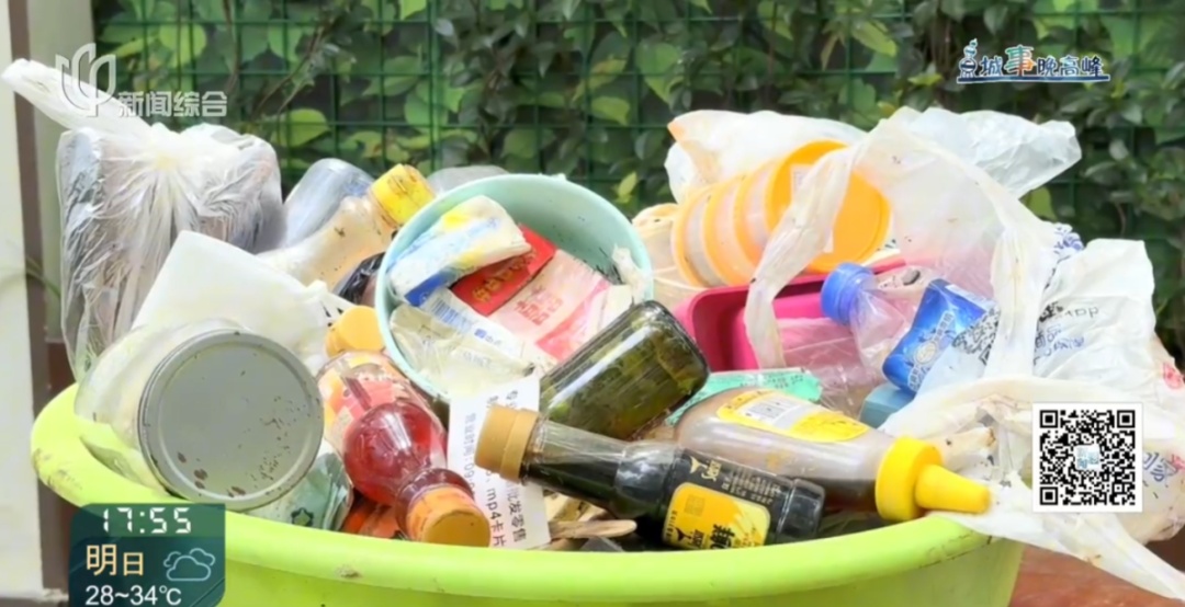 上海独居老人离世,留下满屋垃圾,装了460袋14车!背后的故事令人唏嘘 上海独居老人离世,留下满屋垃圾,装了460袋14车!背后的故事令人唏嘘