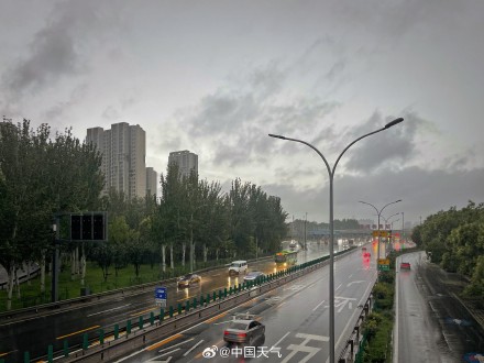 北京多地出现暴雨局地大暴雨