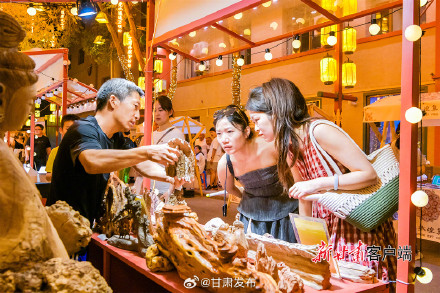 敦煌：“夜经济”持续升温