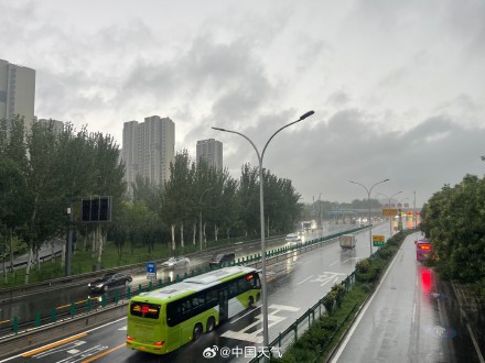 北京多地出现暴雨局地大暴雨