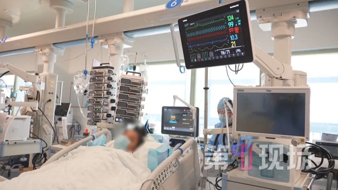 女子当街昏厥，“呼吸和心跳都没了”！幸好有他们……