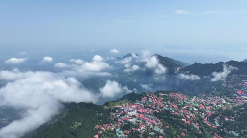 江西庐山迎来避暑出游高峰 暑期客流突破百万人次