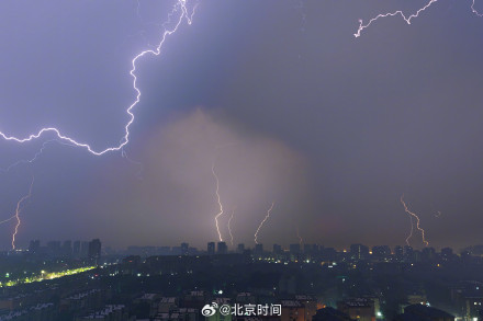 北京有雷电伴短时强降水大风