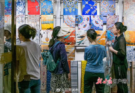 敦煌：“夜经济”持续升温