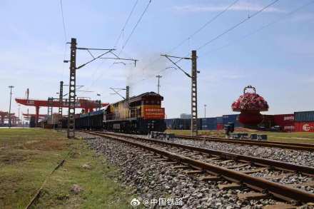 中欧班列（西安）今年开行量突破3300列