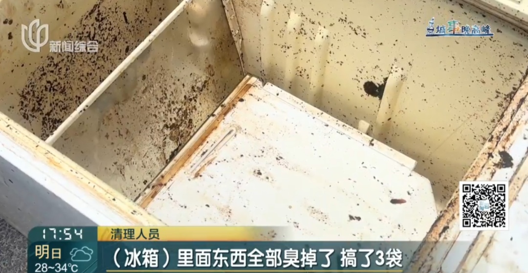 上海独居老人离世,留下满屋垃圾,装了460袋14车!背后的故事令人唏嘘 上海独居老人离世,留下满屋垃圾,装了460袋14车!背后的故事令人唏嘘