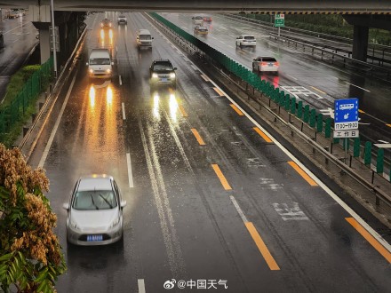 北京多地出现暴雨局地大暴雨